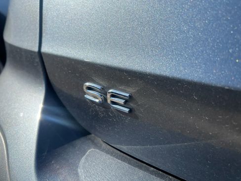 Used 2023 Volkswagen Taos SE w/ Panoramic Sunroof Package AWD/4WD image 10