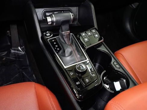 Certified 2025 Kia Sportage SX image 24