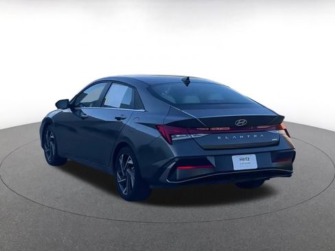 Used 2025 Hyundai Elantra Limited image 10