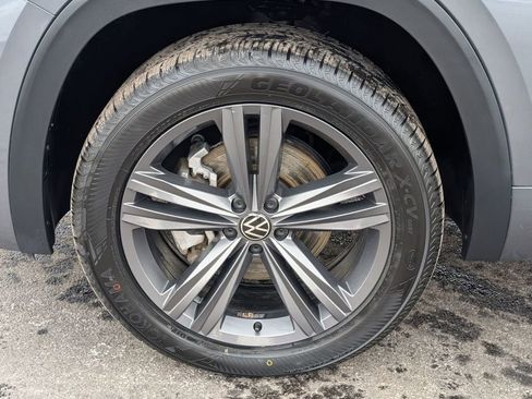 Used 2021 Volkswagen Atlas SE image 12