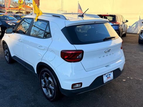 Used 2024 Hyundai Venue SEL image 5