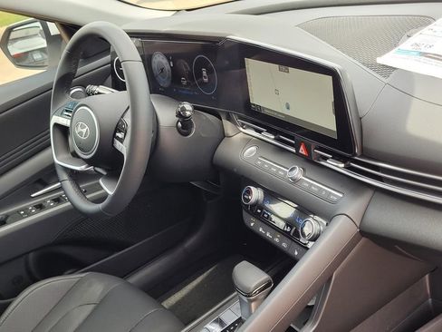 New 2026 Hyundai Elantra Limited FWD image 9