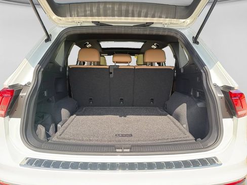 Used 2022 Volkswagen Tiguan SE AWD/4WD image 41
