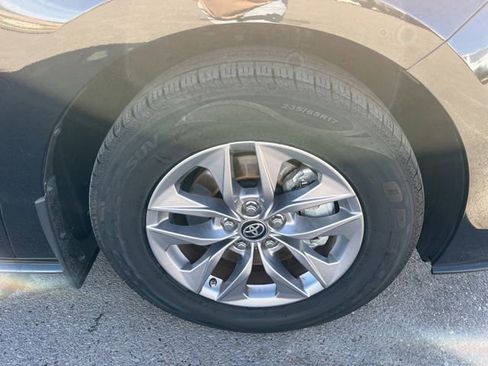 Used 2025 Toyota Sienna XLE w/ XLE Plus Package image 15