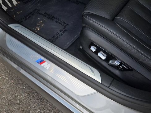 Used 2022 BMW 740i w/ M Sport Package RWD image 24