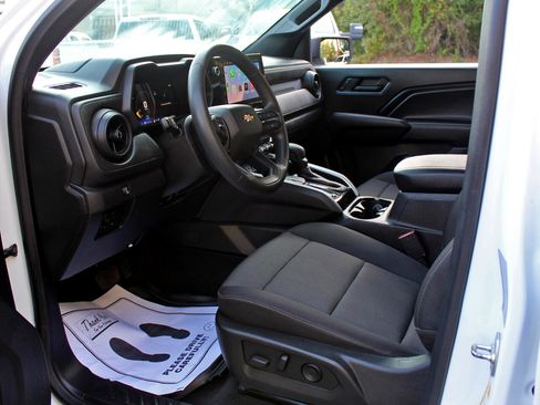 Used 2024 Chevrolet Colorado W/T w/ WT Convenience Package II image 20