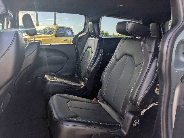 Used 2023 Chrysler Pacifica Touring-L w/ S Appearance Package FWD image 15