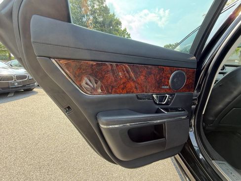 Used 2016 Jaguar XJ R-Sport image 9
