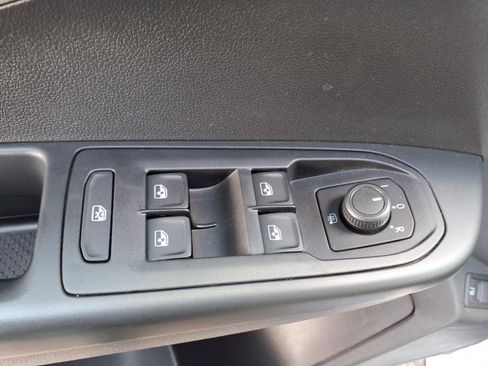 Certified 2022 Volkswagen Taos SE w/ IQ.Drive SE Package image 12