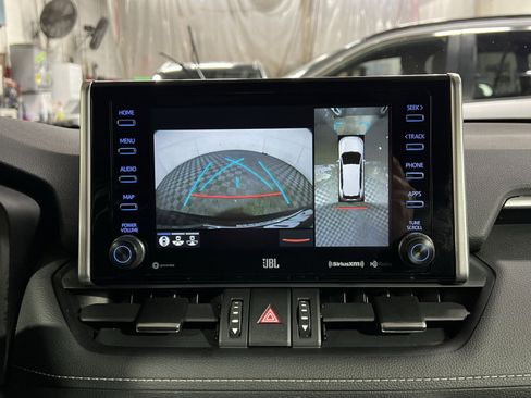 Used 2021 Toyota RAV4 Limited image 17