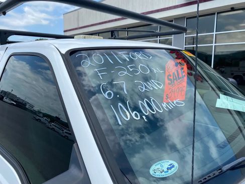 Used 2011 Ford F250 XL image 3