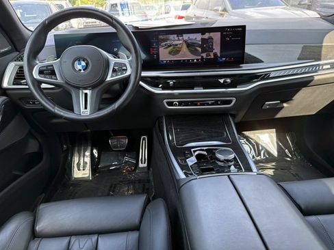 Used 2024 BMW X7 M60i AWD/4WD image 17