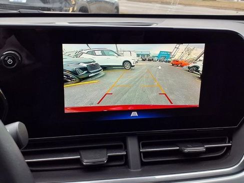 Used 2024 Chevrolet Trax LT w/ LT Convenience Package image 7