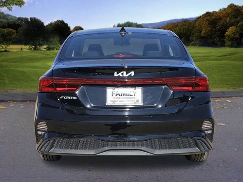 Used 2024 Kia Forte LXS w/ LXS Technology Package image 5