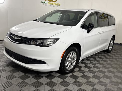 New 2026 Chrysler Voyager LX image 4