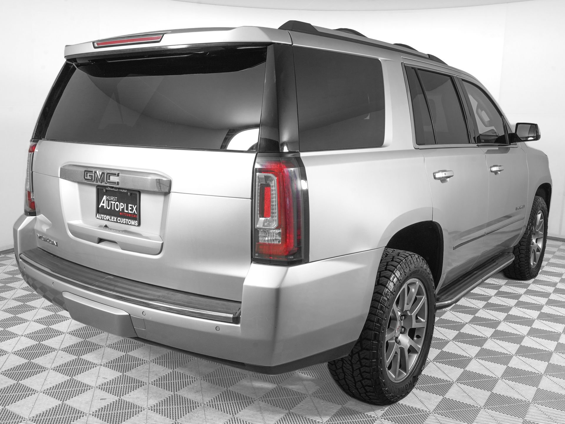 Used 2018 GMC Yukon Denali AWD/4WD image 5