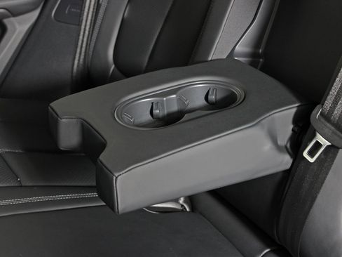 Used 2024 Porsche Macan w/ Premium Plus Package image 36