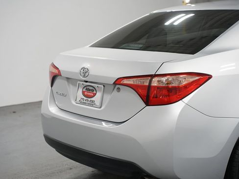 Used 2019 Toyota Corolla L image 9
