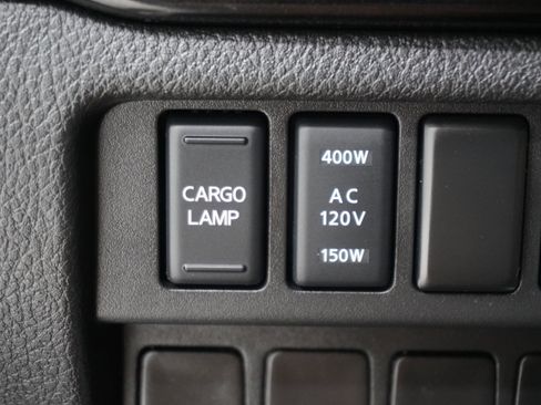 Used 2021 Nissan Titan SV w/ SV Convenience Package image 25