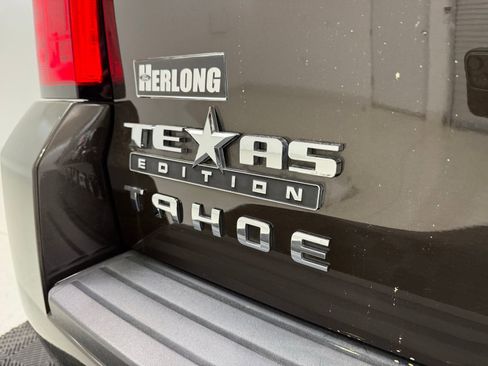 Used 2018 Chevrolet Tahoe LT w/ LT Signature Package image 12