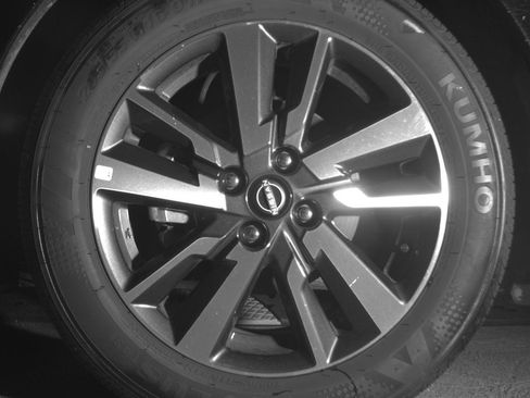 Used 2025 Nissan Versa SV image 12