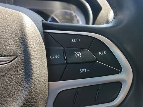 Used 2018 Chrysler 300 Touring L AWD/4WD image 25