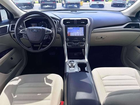 Used 2019 Ford Fusion SE FWD image 3