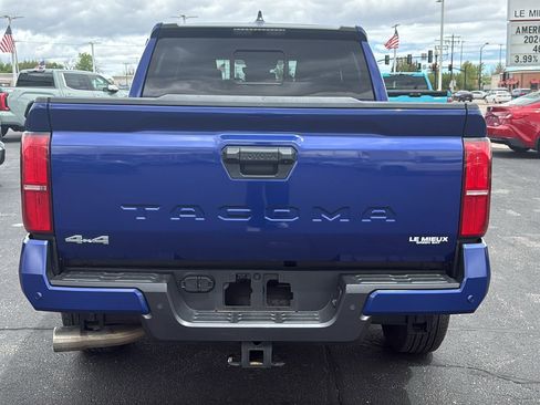Certified 2025 Toyota Tacoma SR5 w/ SR5 Upgrade Package AWD/4WD image 6