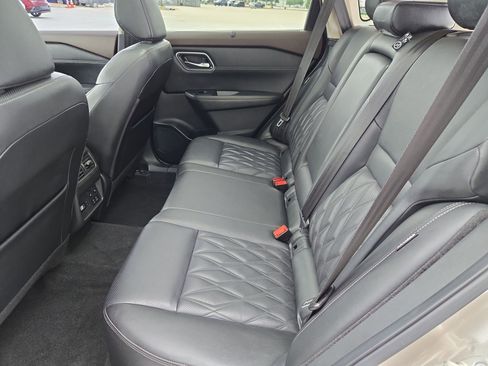 Used 2021 Nissan Rogue Platinum FWD image 27