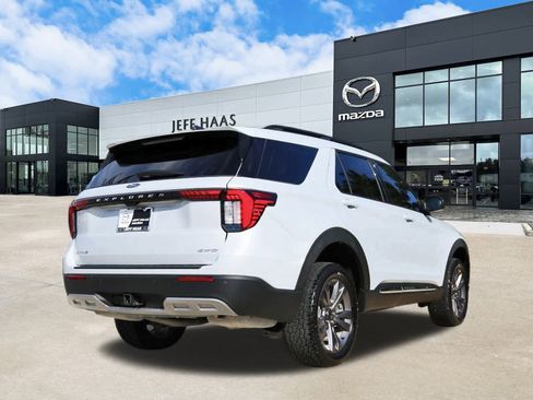 Used 2025 Ford Explorer Active w/ Active Comfort Package image 3