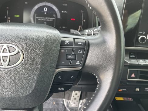 Used 2025 Toyota Camry SE w/ Convenience Package FWD image 27
