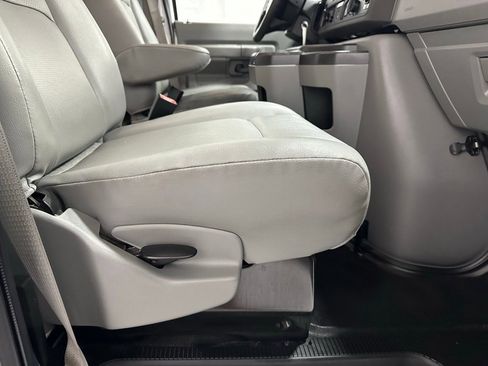 Used 2024 Ford E-350 and Econoline 350 Super Duty image 40