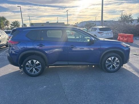 Used 2023 Nissan Rogue SV image 2