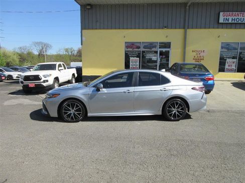 Used 2024 Toyota Camry SE FWD image 2