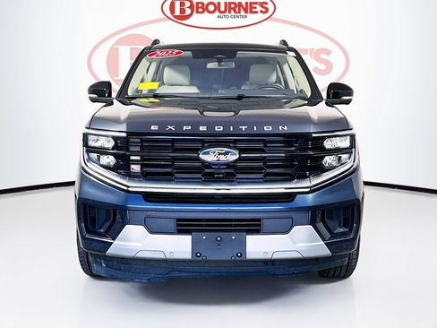 Used 2025 Ford Expedition Platinum w/ Driver's Package AWD/4WD image 7