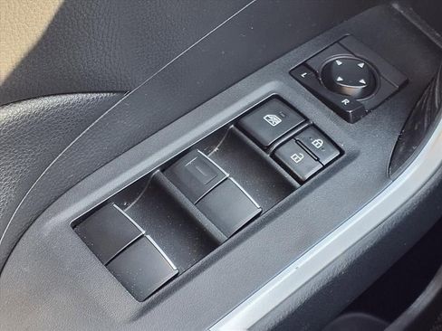 Used 2020 Toyota RAV4 XLE Premium image 11