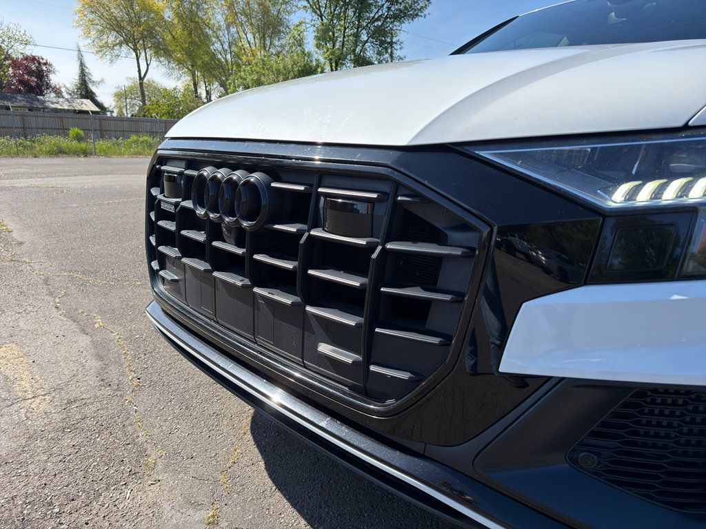 Used 2019 Audi Q8 Prestige w/ Luxury Package AWD/4WD image 5