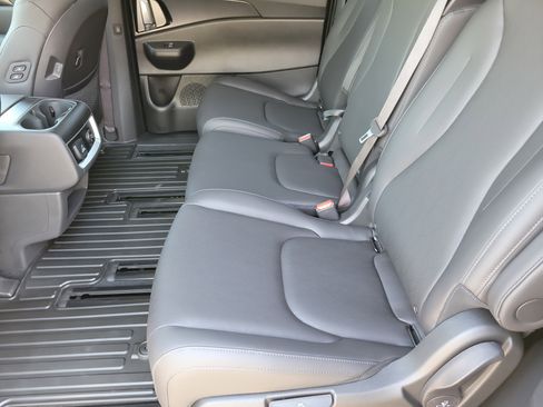 New 2026 Kia Carnival SX FWD image 6