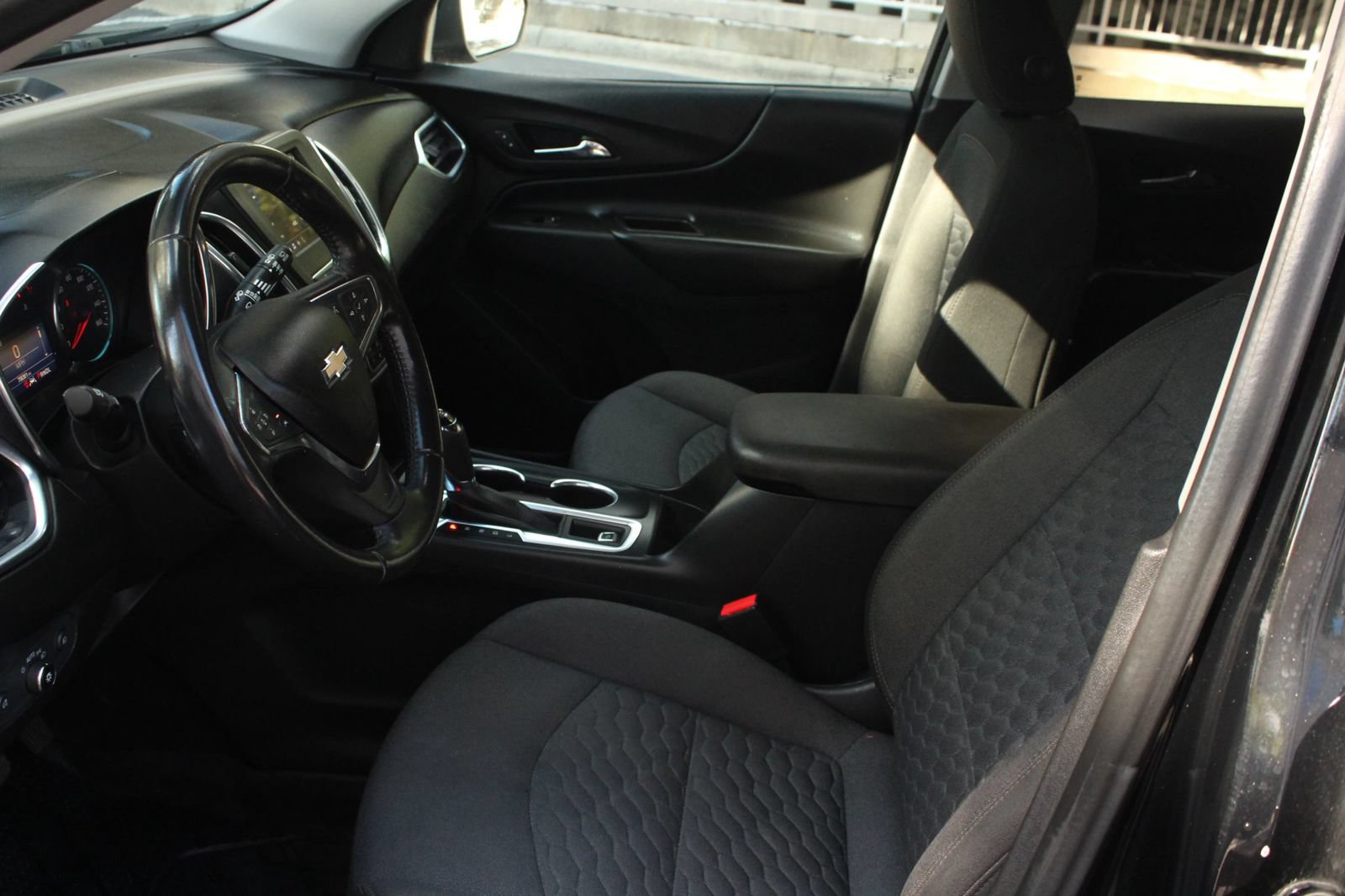 Used 2020 Chevrolet Equinox LT w/ Driver Convenience Package FWD image 14