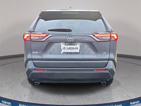 Used 2022 Toyota RAV4 LE image 7