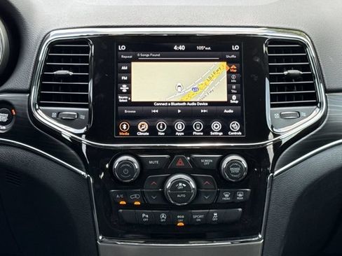 Used 2022 Jeep Grand Cherokee Limited w/ Tech Group RWD image 18