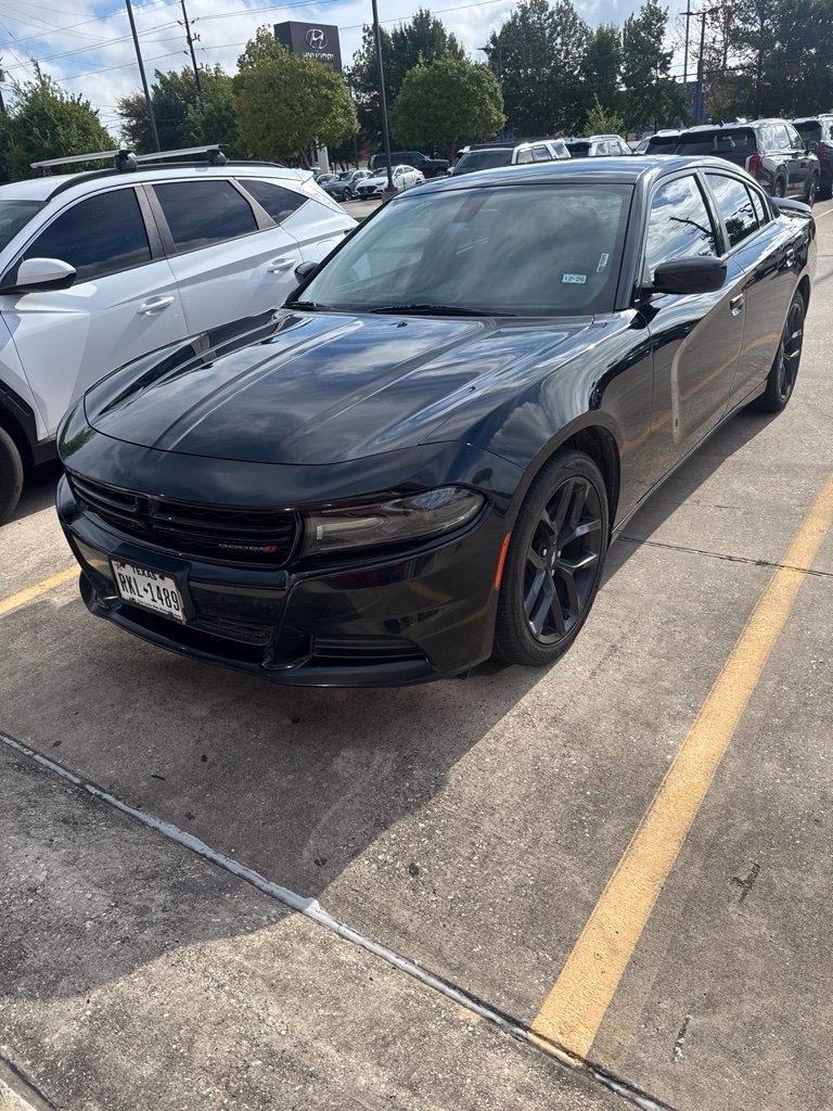 Used 2019 Dodge Charger SXT w/ Blacktop Package RWD image 1