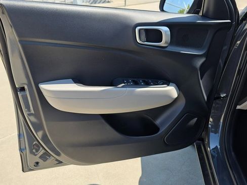 New 2025 Hyundai Venue SEL image 18