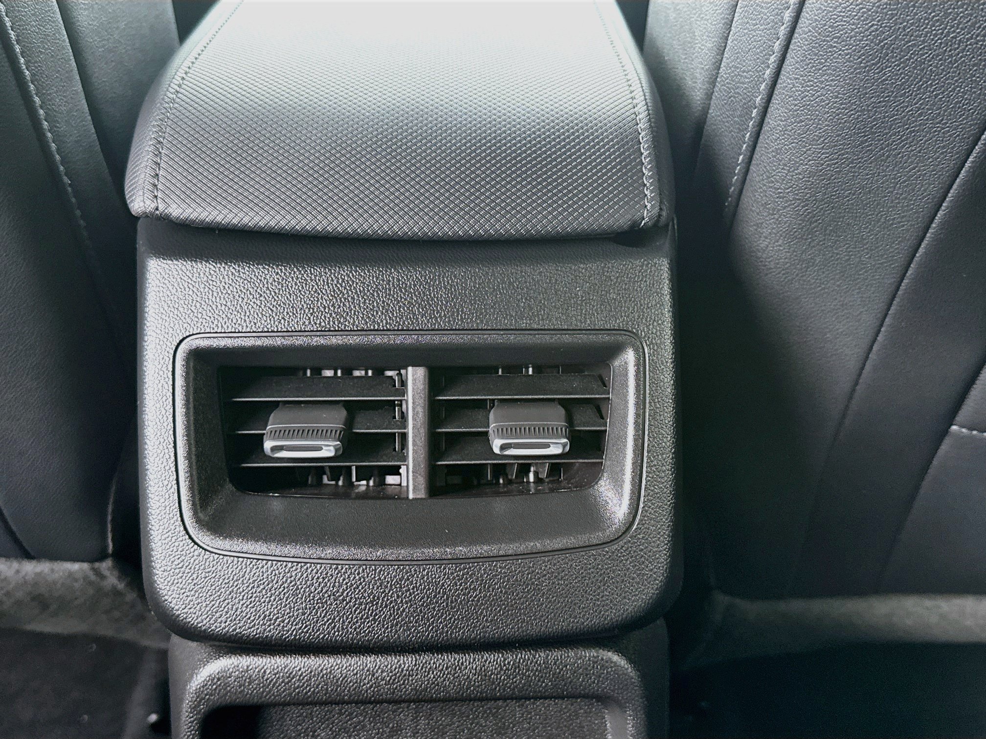 Used 2024 Chevrolet Equinox EV LT FWD image 23