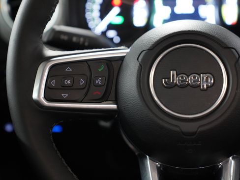 Used 2025 Jeep Wrangler Unlimited Sahara AWD/4WD image 19