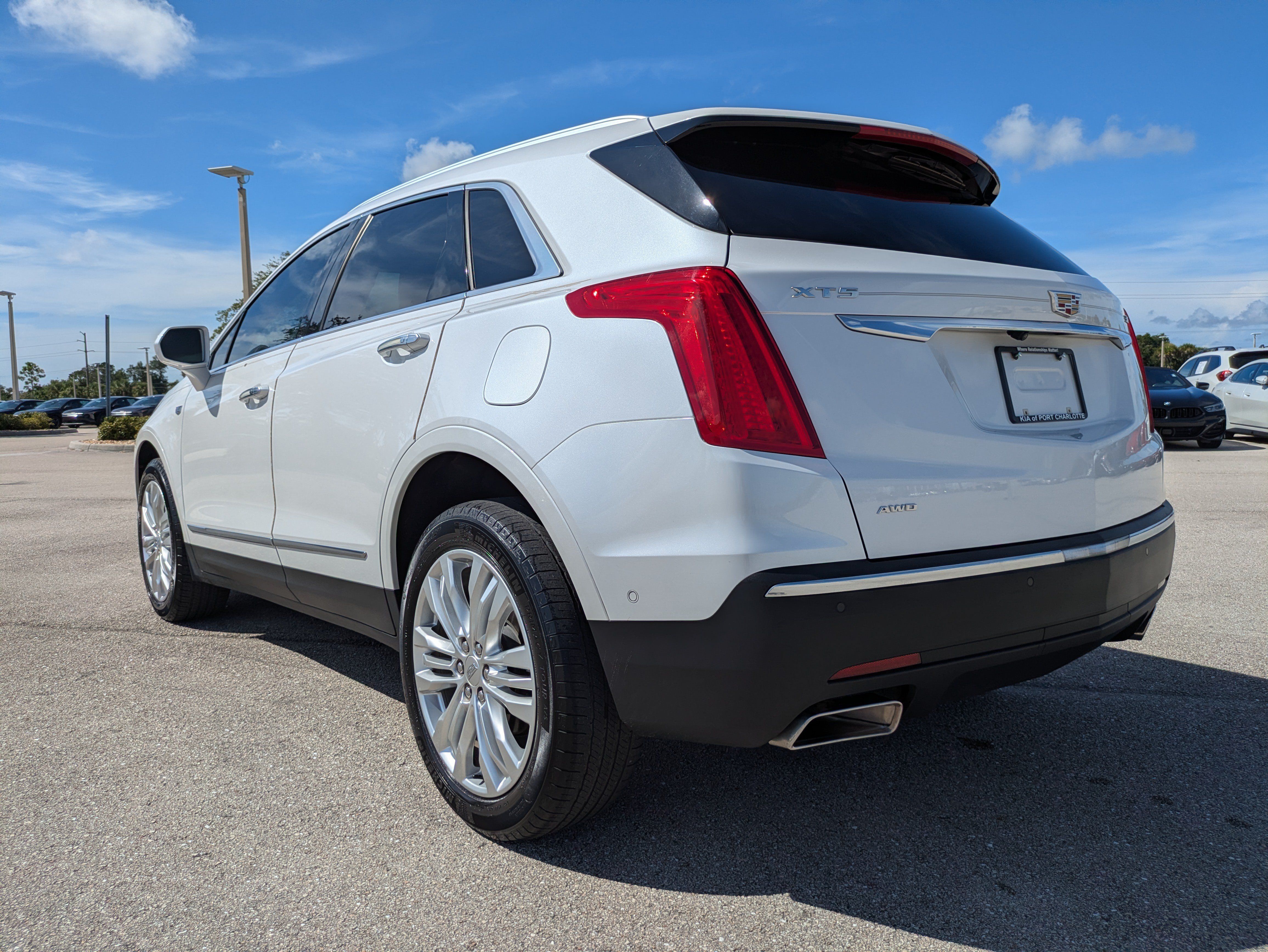 Used 2017 Cadillac XT5 Premium Luxury w/ Driver Assist Package AWD/4WD image 6