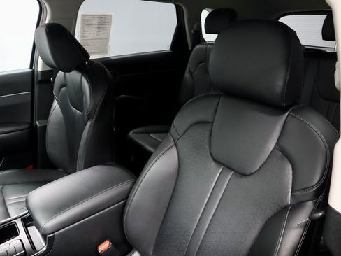 Used 2023 Kia Sorento S w/ Panoramic Sunroof Package image 29