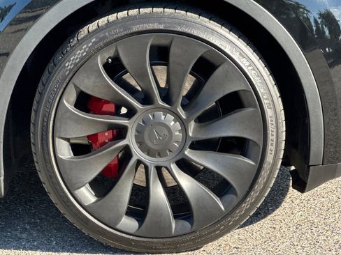 Used 2023 Tesla Model Y Performance image 25