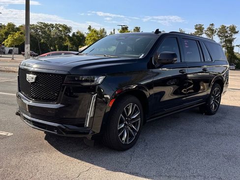 Used 2022 Cadillac Escalade ESV Sport Platinum AWD/4WD image 3