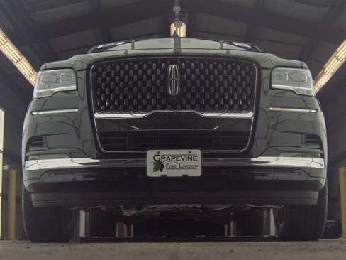 Used 2023 Lincoln Navigator L Black Label image 3